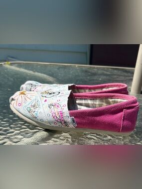 Custom Disney Inspired TOMS Slip Ons Size 7 ✨💕 Mickey Minnie